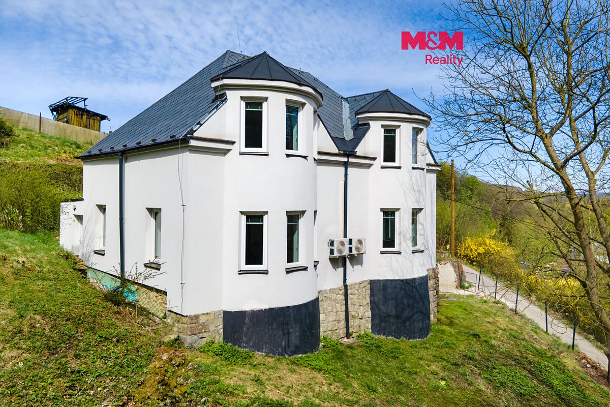 Pronájem rodinného domu 198 m², pozemek 1224 m²