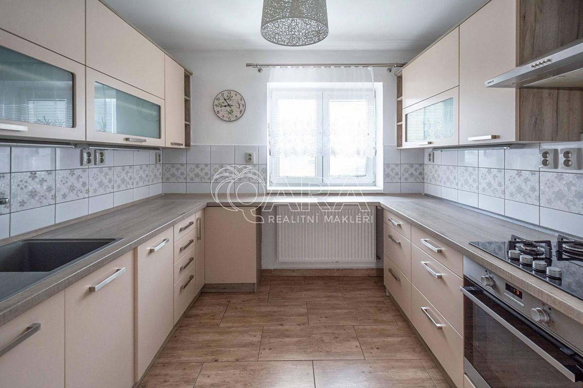 Prodej rodinného domu 86 m², pozemek 183 m² – fotografie 2