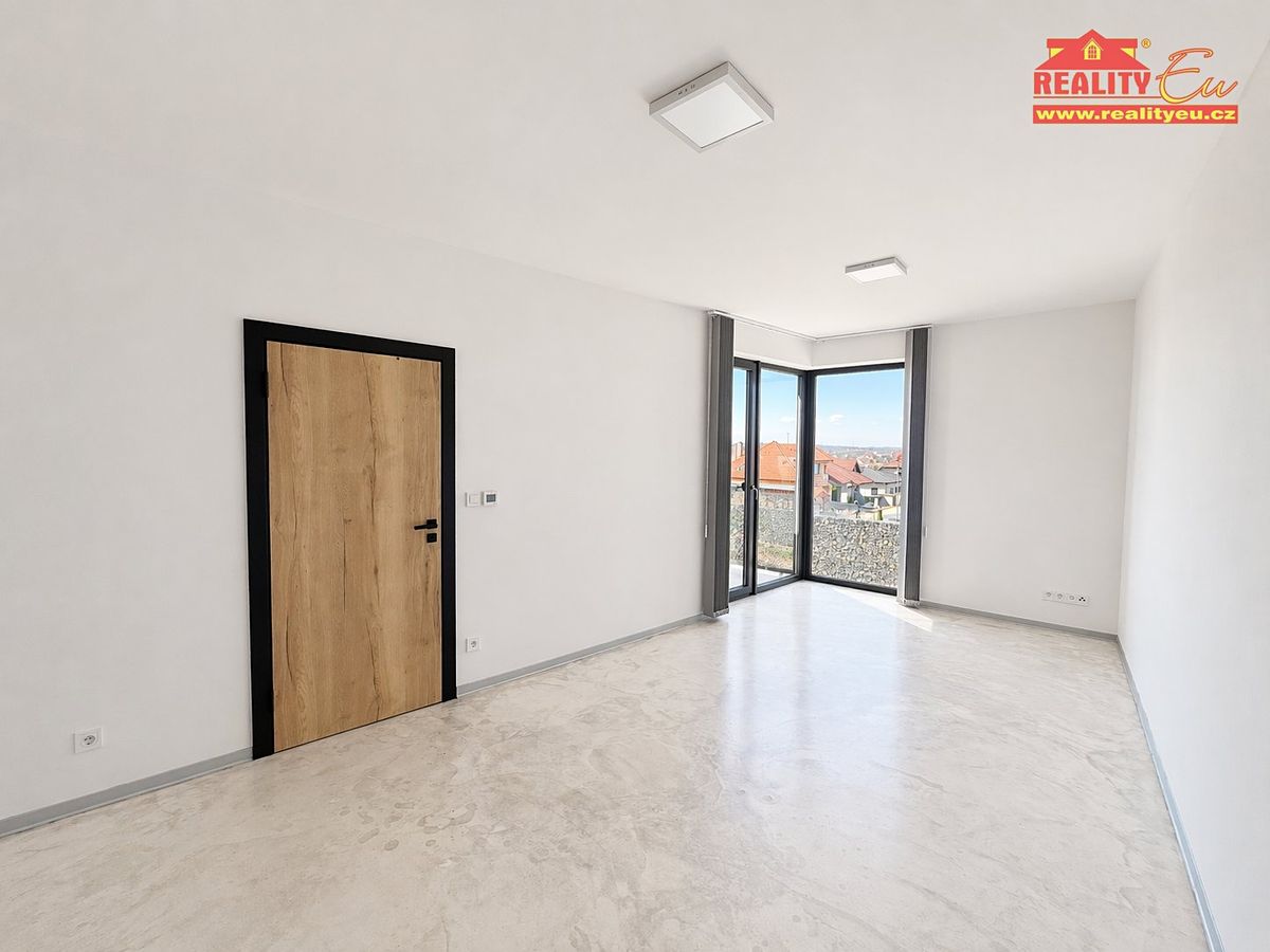 Pronájem rodinného domu 181 m², pozemek 261 m² – fotografie 4