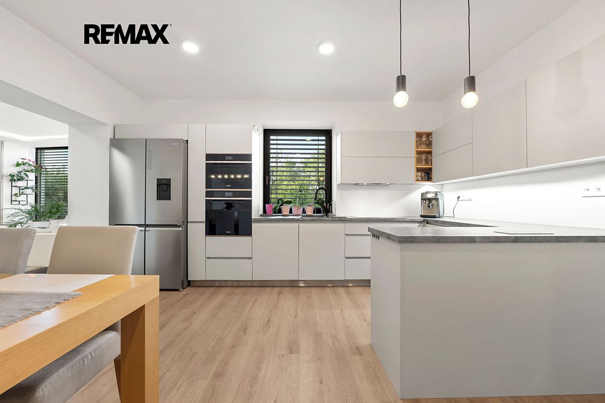Pronájem bytu 5+kk 199 m² – fotografie 2