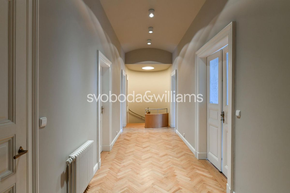 Pronájem bytu 6 pokojů a více 285 m² – fotografie 5