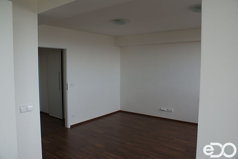 Pronájem bytu 2+kk 64 m² – fotografie 3