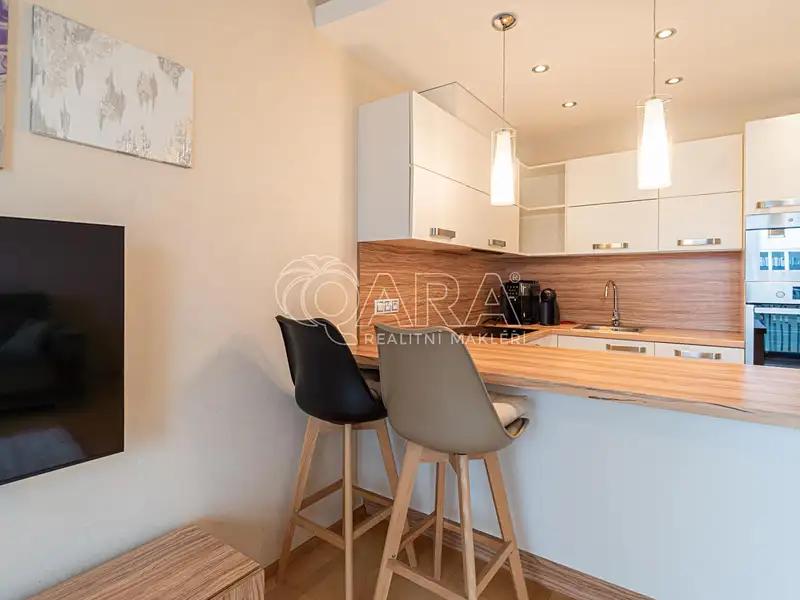 Pronájem bytu 1+kk 37 m², Praha – náhled fotky 2