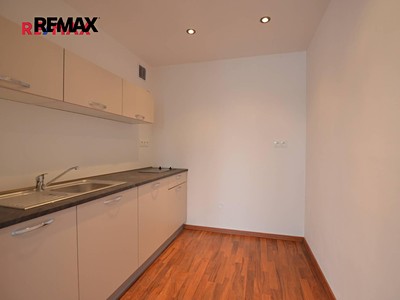 Prodej bytu 1+kk, 33 m² (3 z 9)
