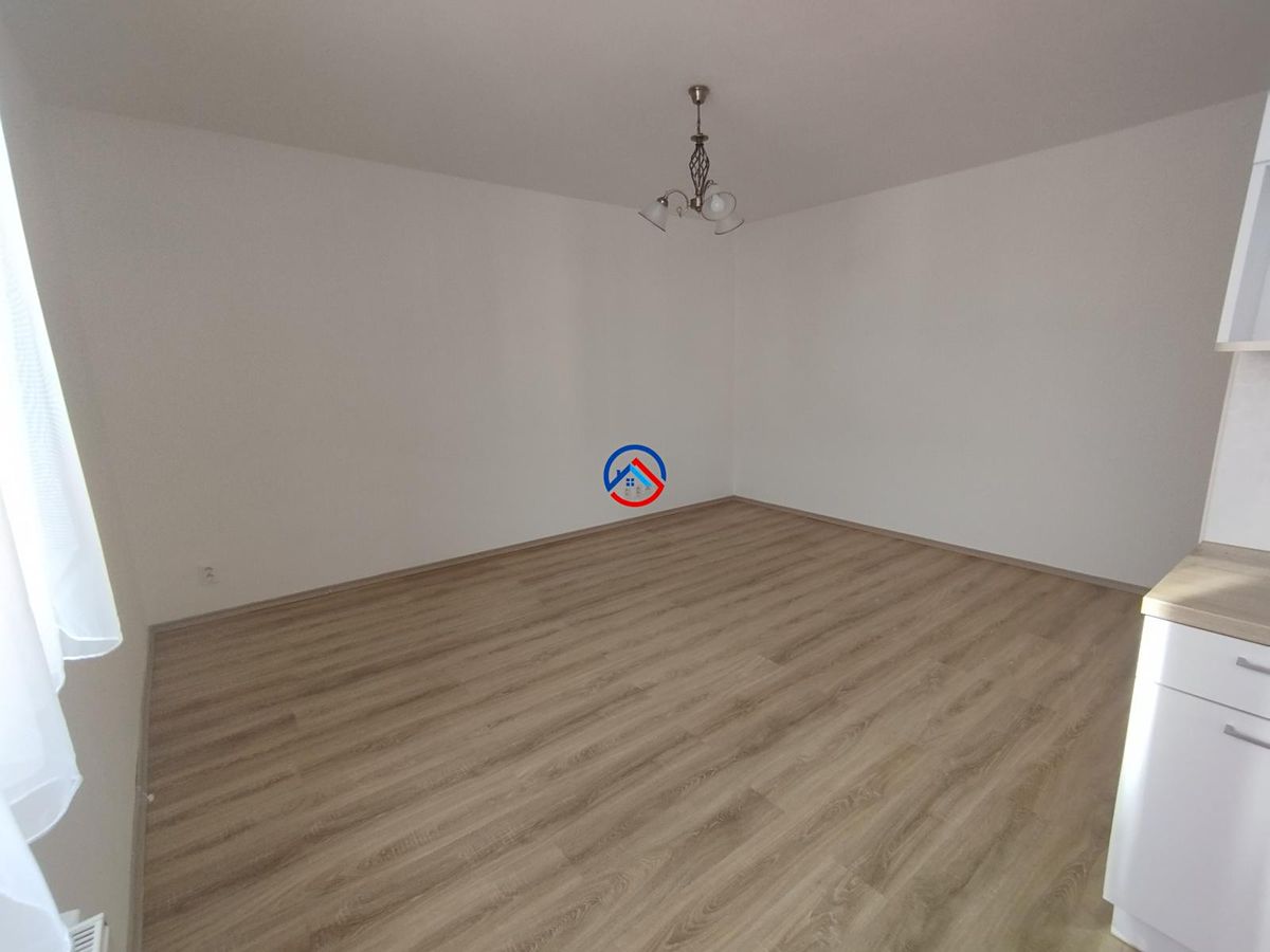 Pronájem bytu 2+kk 45 m² – fotografie 3