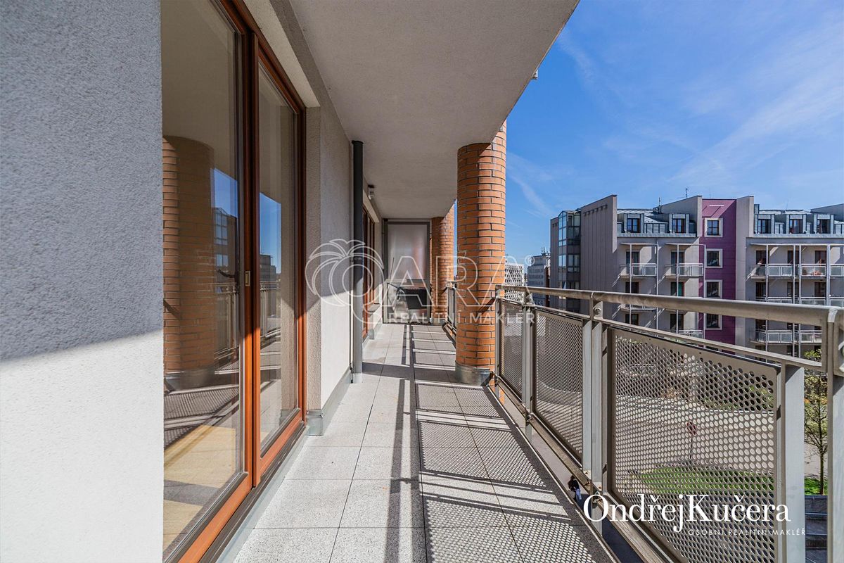 Pronájem bytu 2+kk 66 m² – fotografie 2
