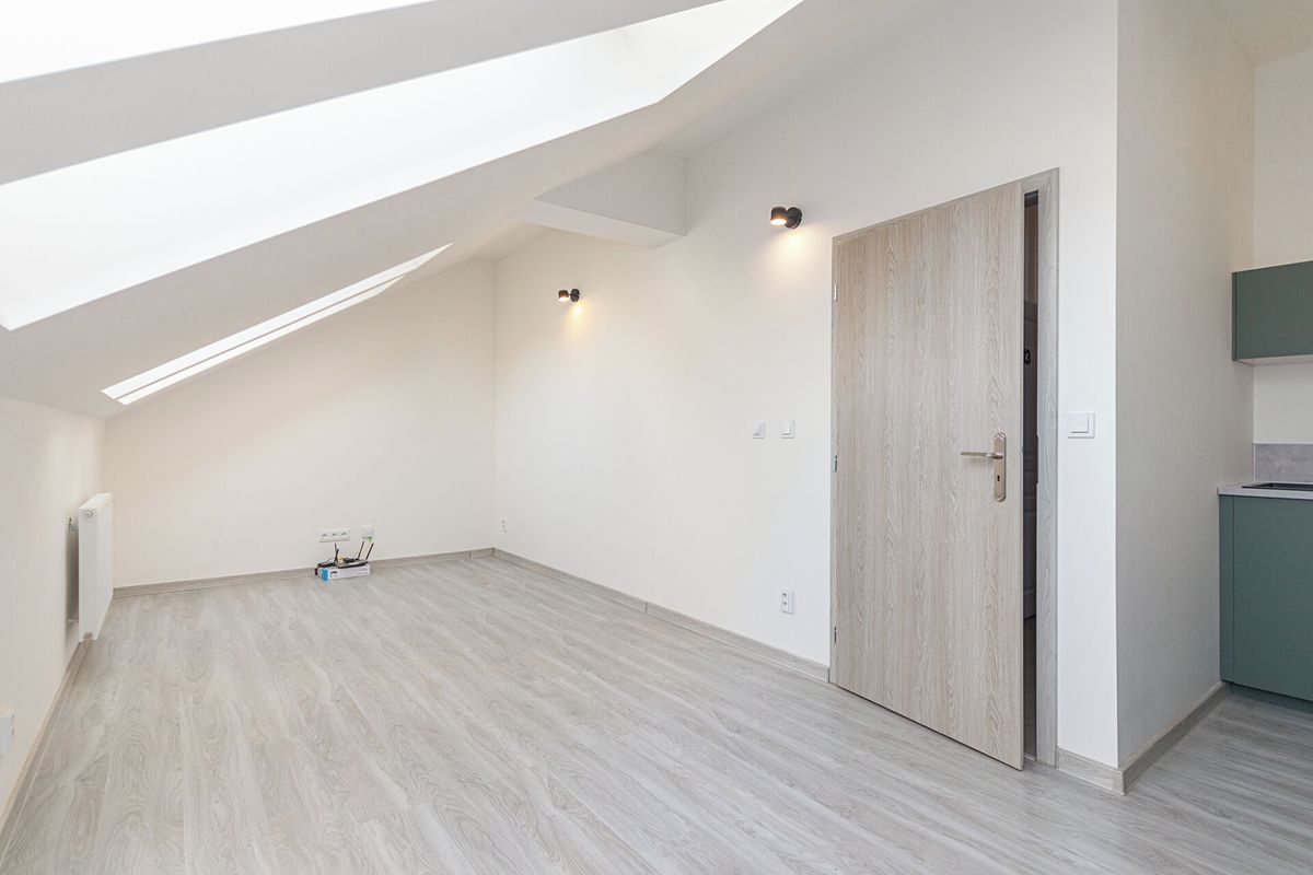 Pronájem bytu 1+kk 30 m² – fotografie 2