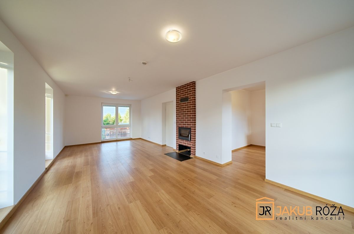 Prodej rodinného domu 219 m², pozemek 796 m² – fotografie 3