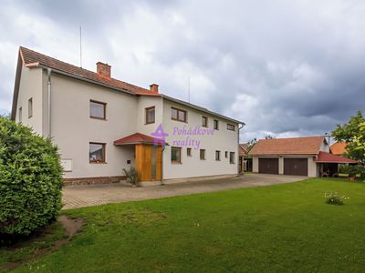 Prodej rodinného domu 355 m², pozemek 1921 m²