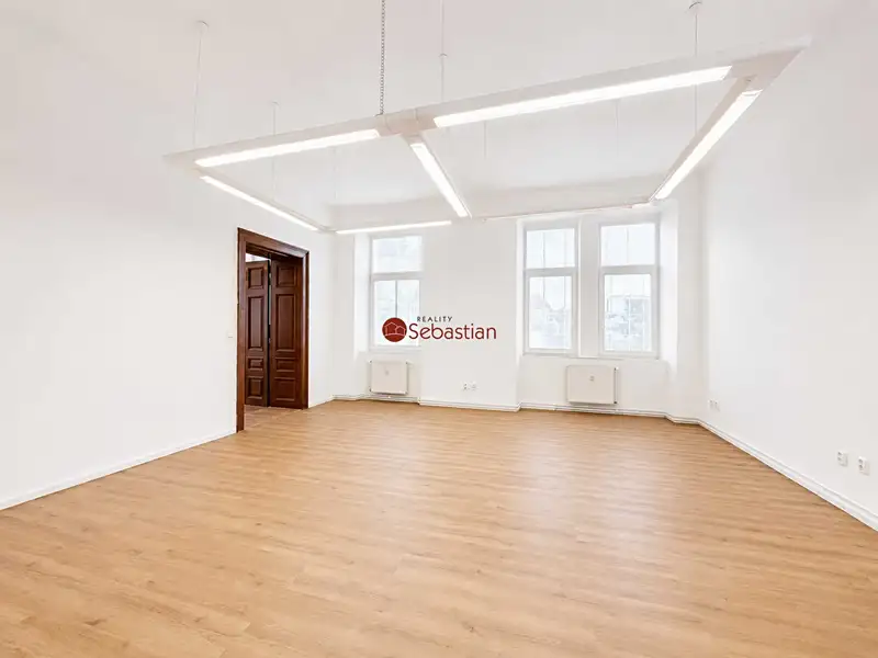 Pronájem kanceláře 182 m², Pardubice – náhled fotky 1