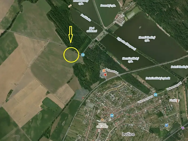Prodej pole 1022 m², Lužice – náhled fotky 1