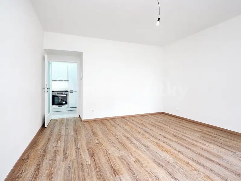 Pronájem bytu 2+1 44 m², Praha – náhled fotky 2