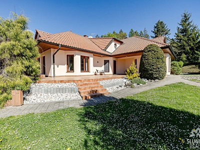 Prodej  rodinného domu 385 m², pozemek 2 173 m²