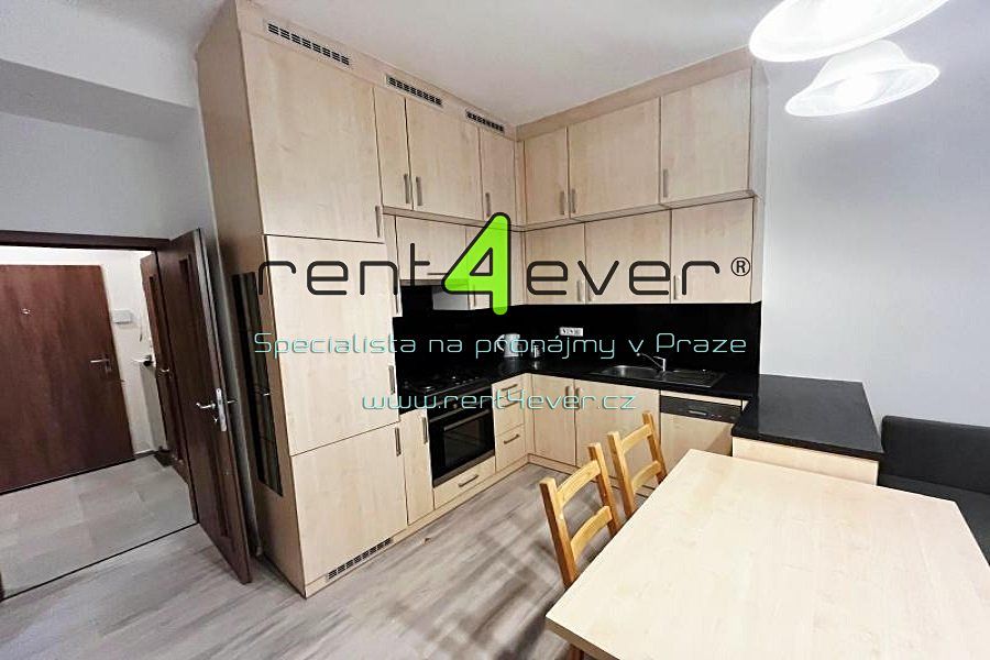 Pronájem bytu 2+kk 48 m² – fotografie 3