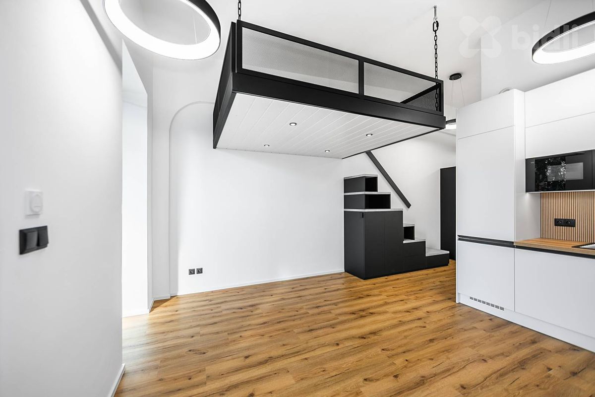 Pronájem bytu 1+kk 38 m² – fotografie 2