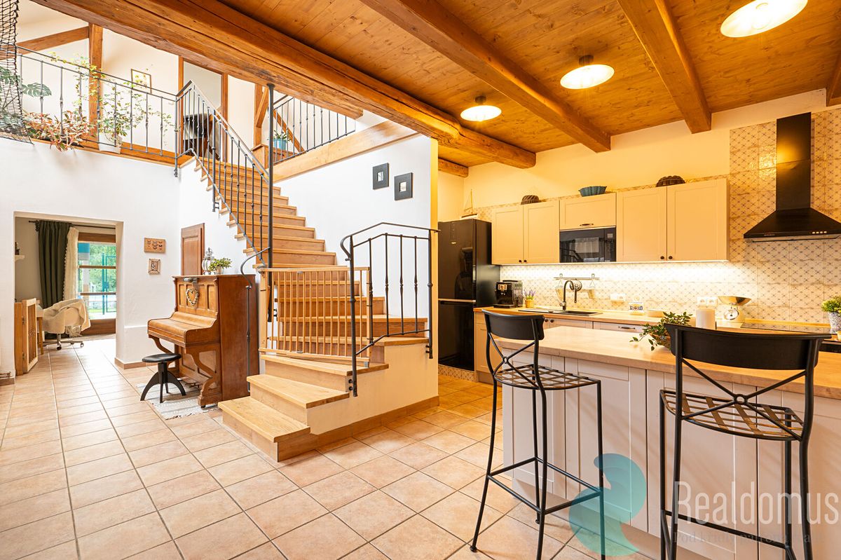Prodej rodinného domu 295 m², pozemek 3066 m² – fotografie 2