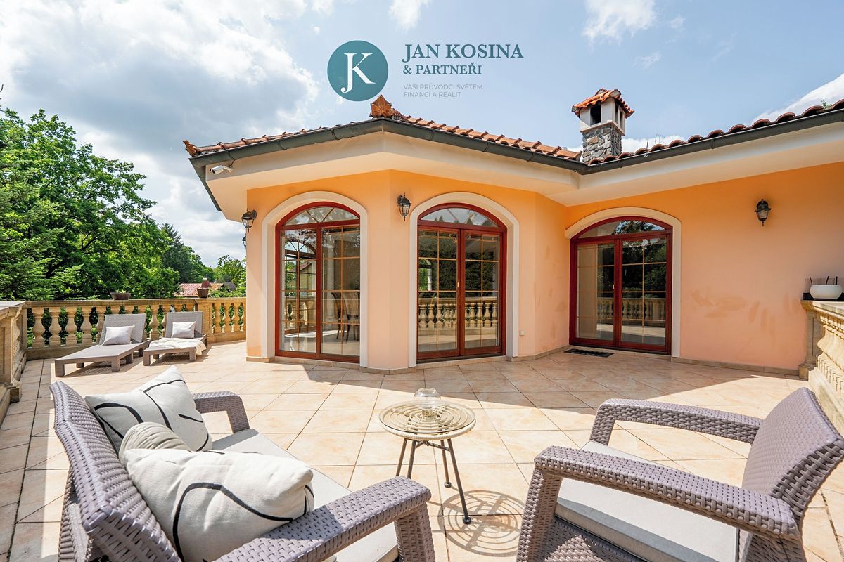 Prodej vily 236 m², pozemek 921 m²