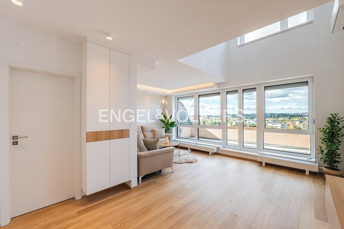 Pronájem bytu 4+kk 131 m² – fotografie 3