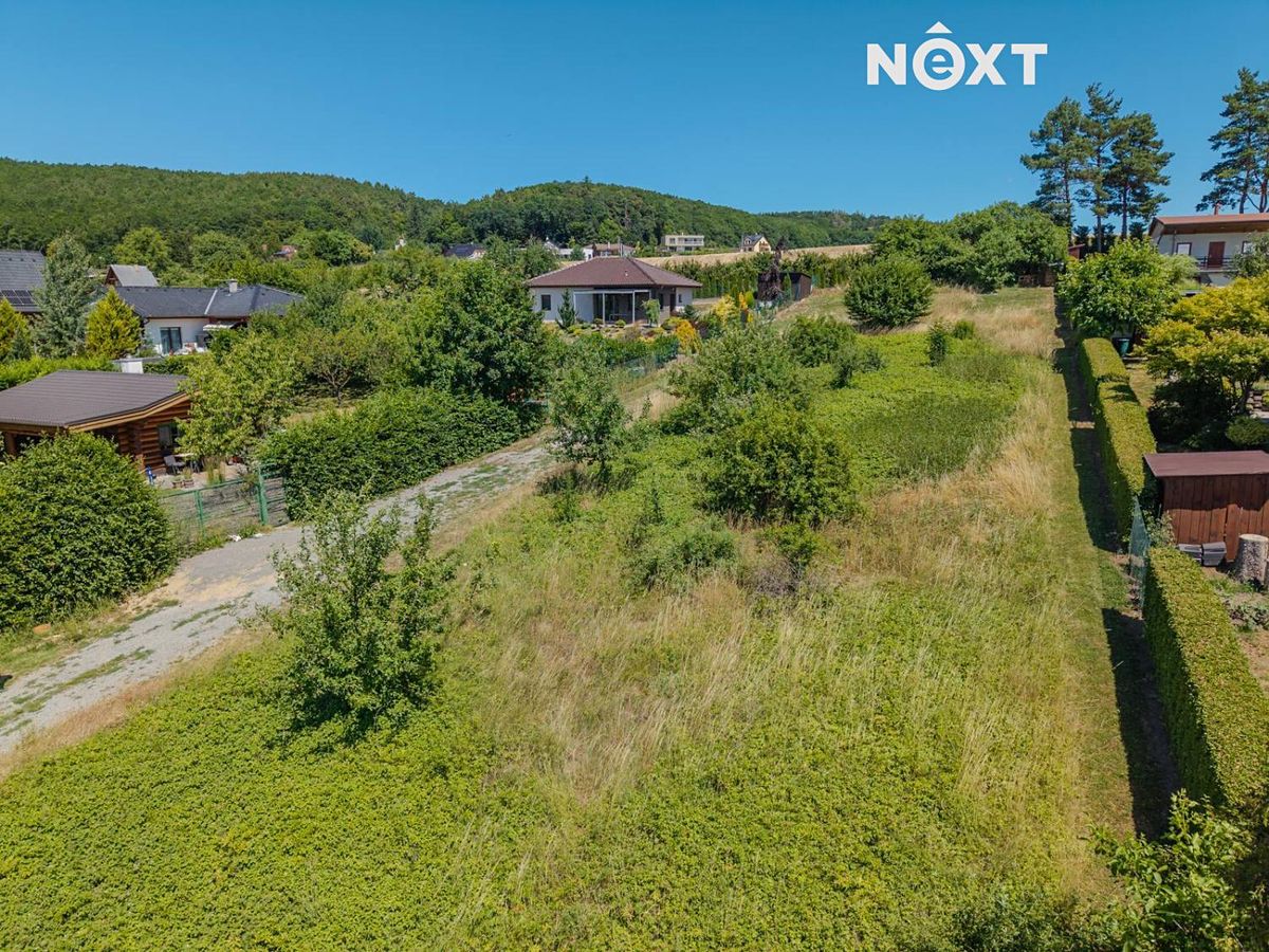 Prodej stavebního pozemku 977 m² – fotografie 3