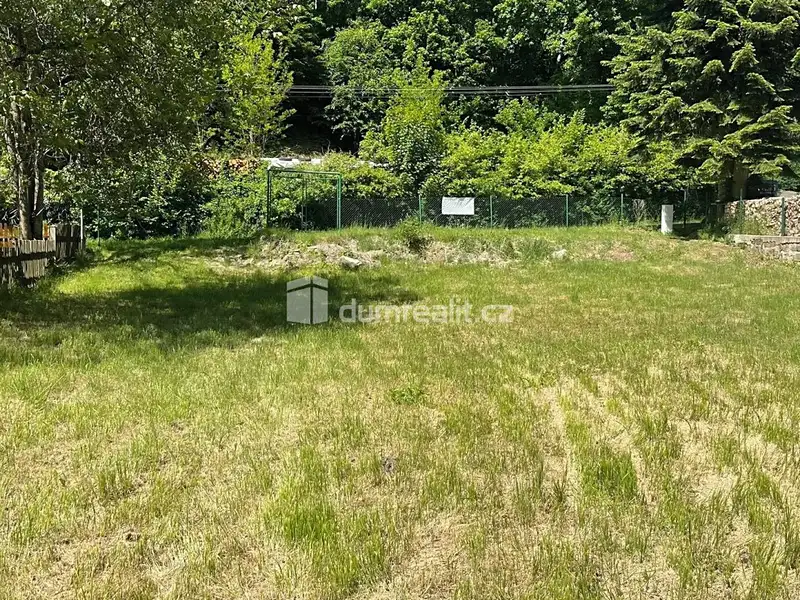 Prodej stavebního pozemku 1038 m², Prysk – náhled fotky 3