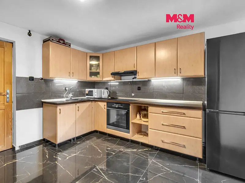 Prodej rodinného domu 220 m², pozemek 549 m², Luže – náhled fotky 1