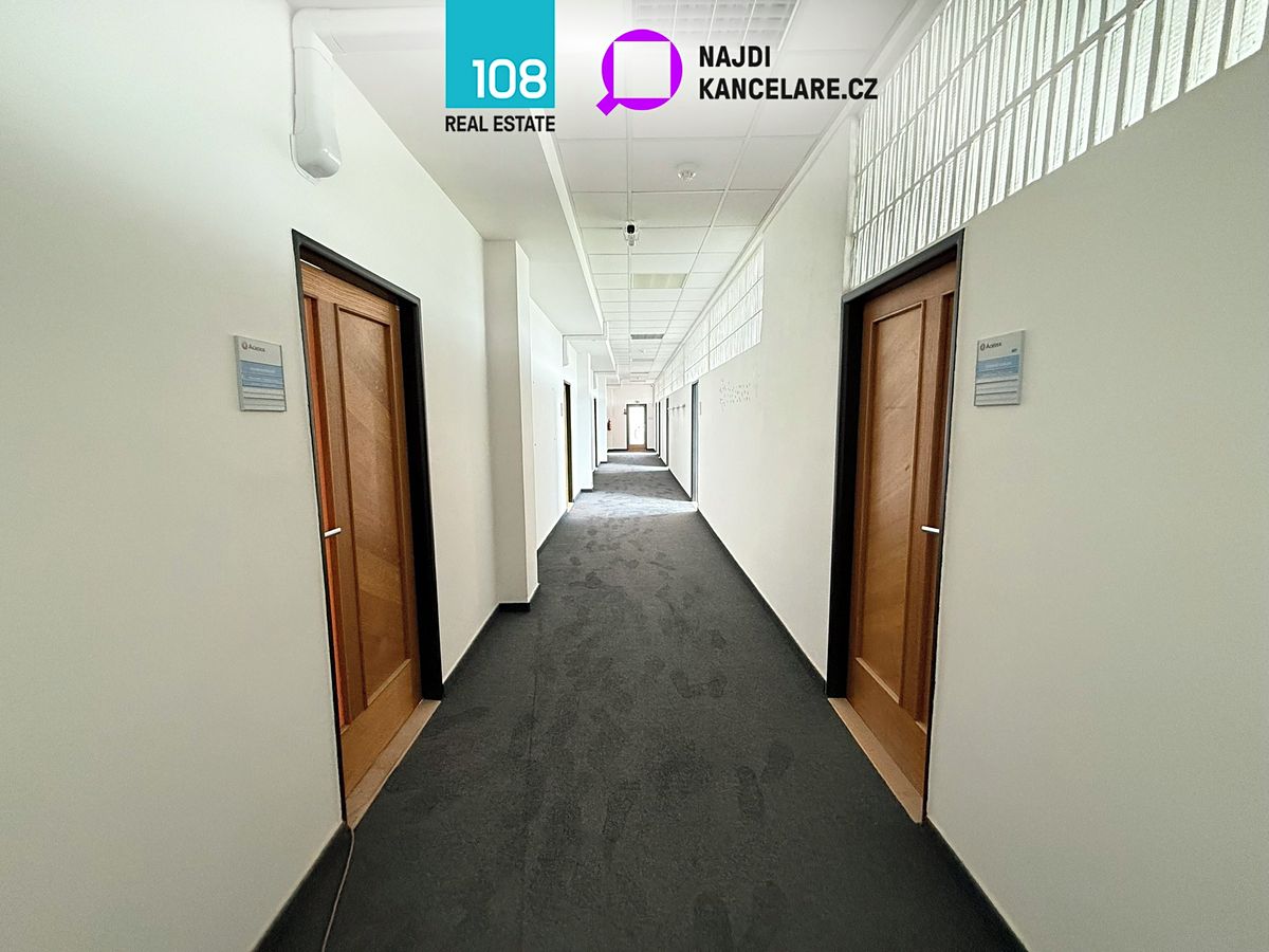 Pronájem kanceláře 536 m² – fotografie 3