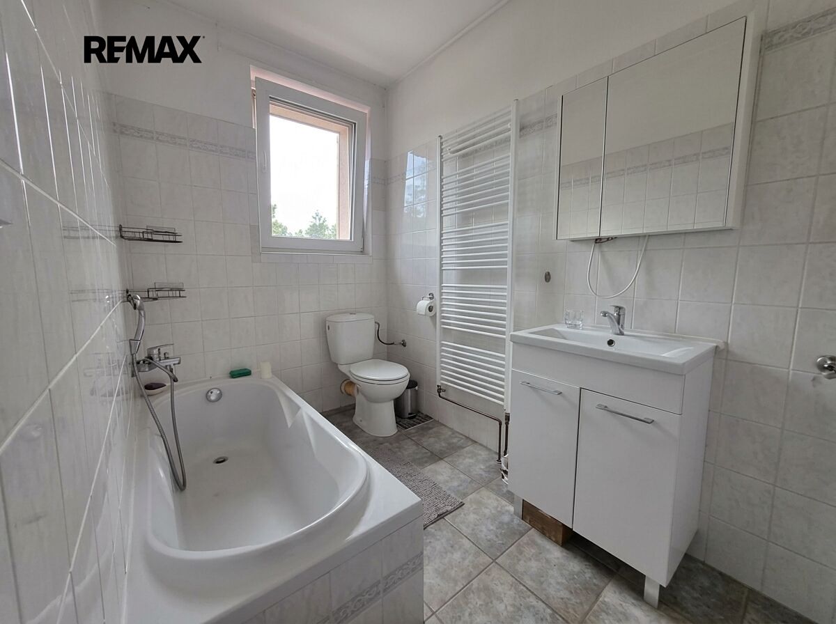 Prodej rodinného domu 260 m², pozemek 572 m² – fotografie 5