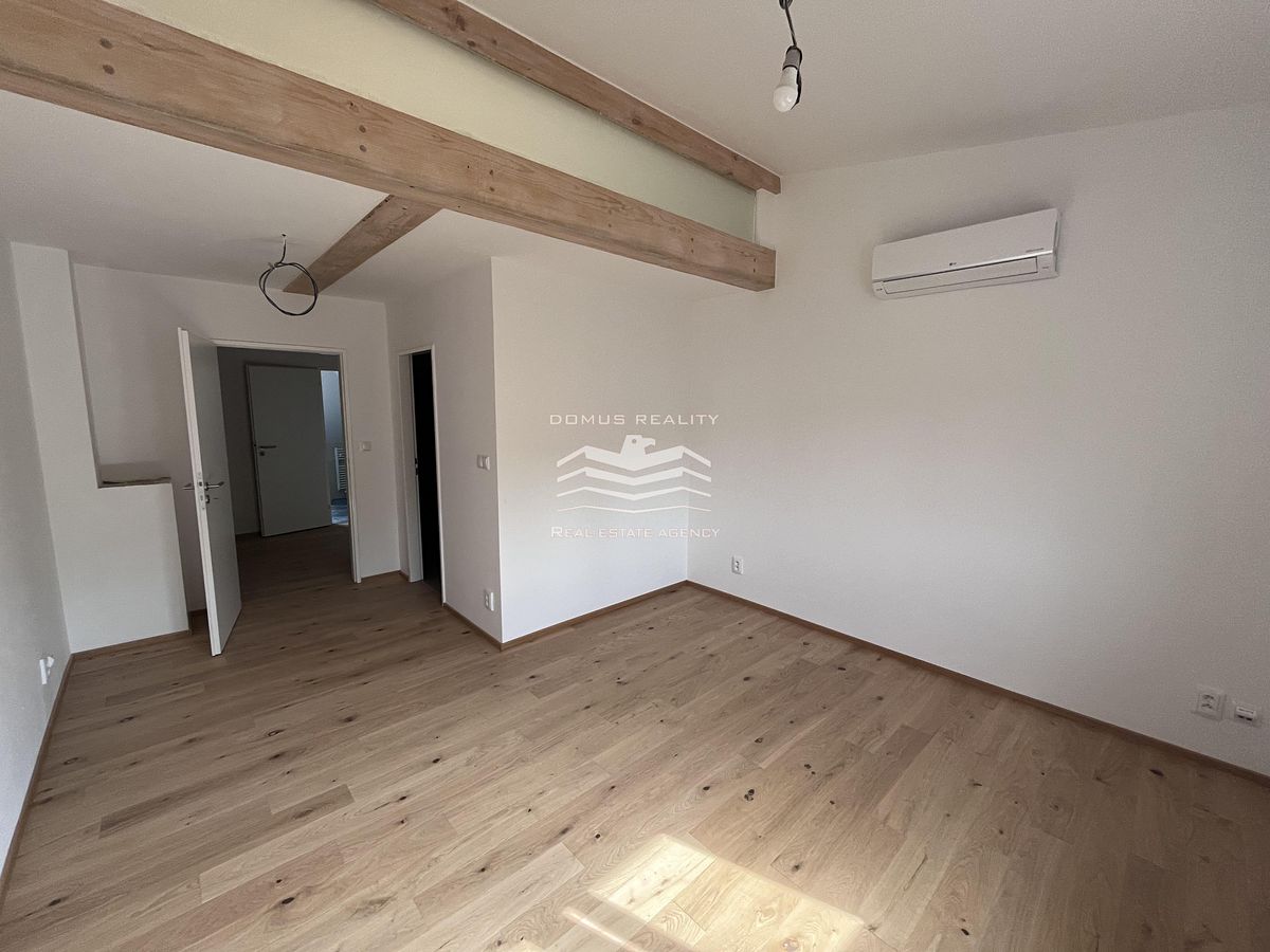 Pronájem bytu 4+kk 100 m² – fotografie 5
