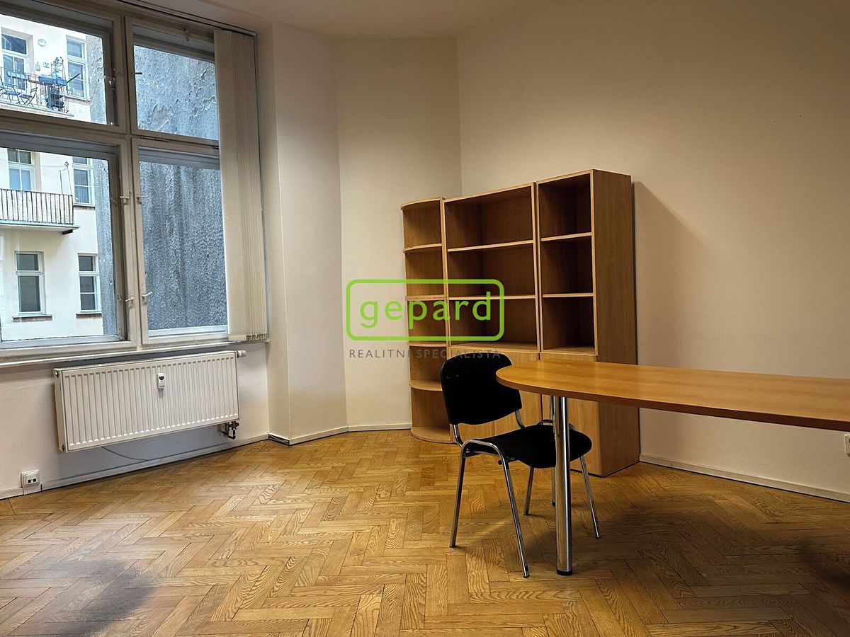 Pronájem kanceláře 63 m² – fotografie 3