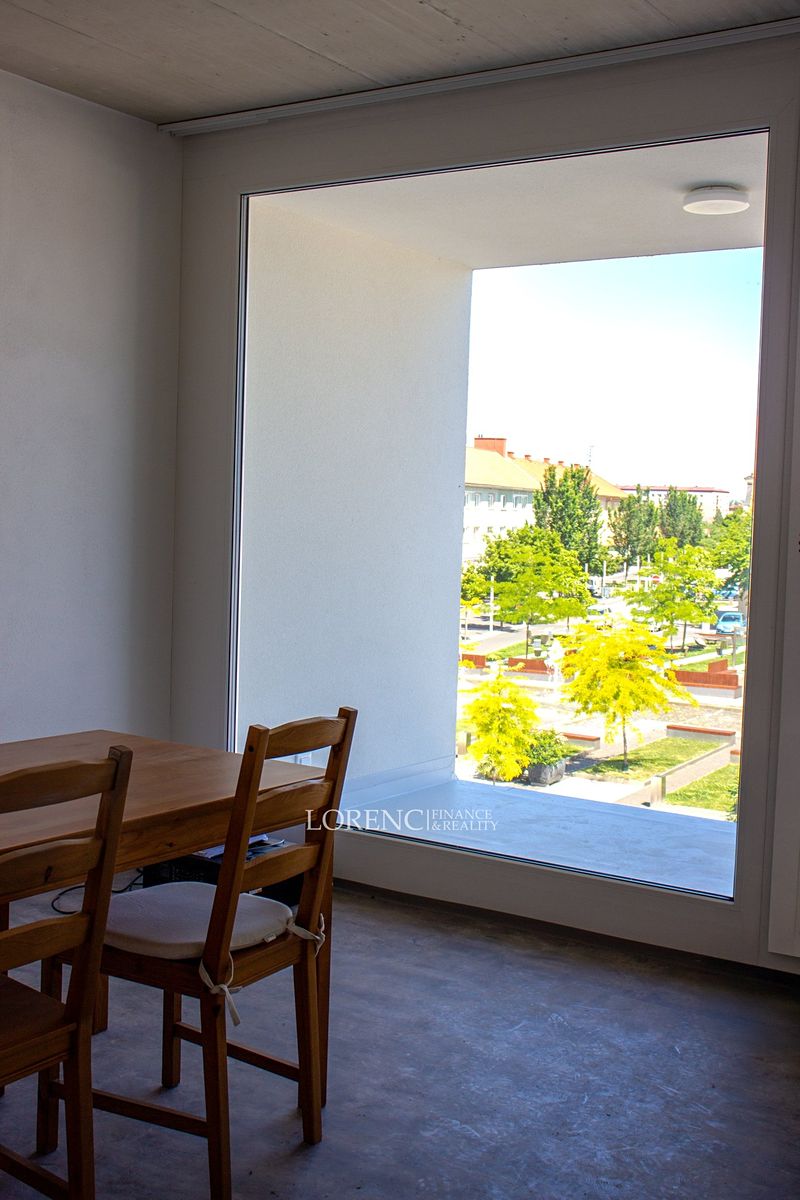 Pronájem bytu 2+kk 37 m² – fotografie 2
