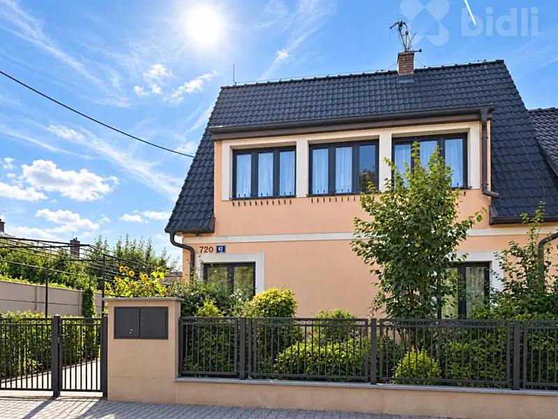 Prodej rodinného domu 213 m², pozemek 394 m², Praha – náhled fotky 3