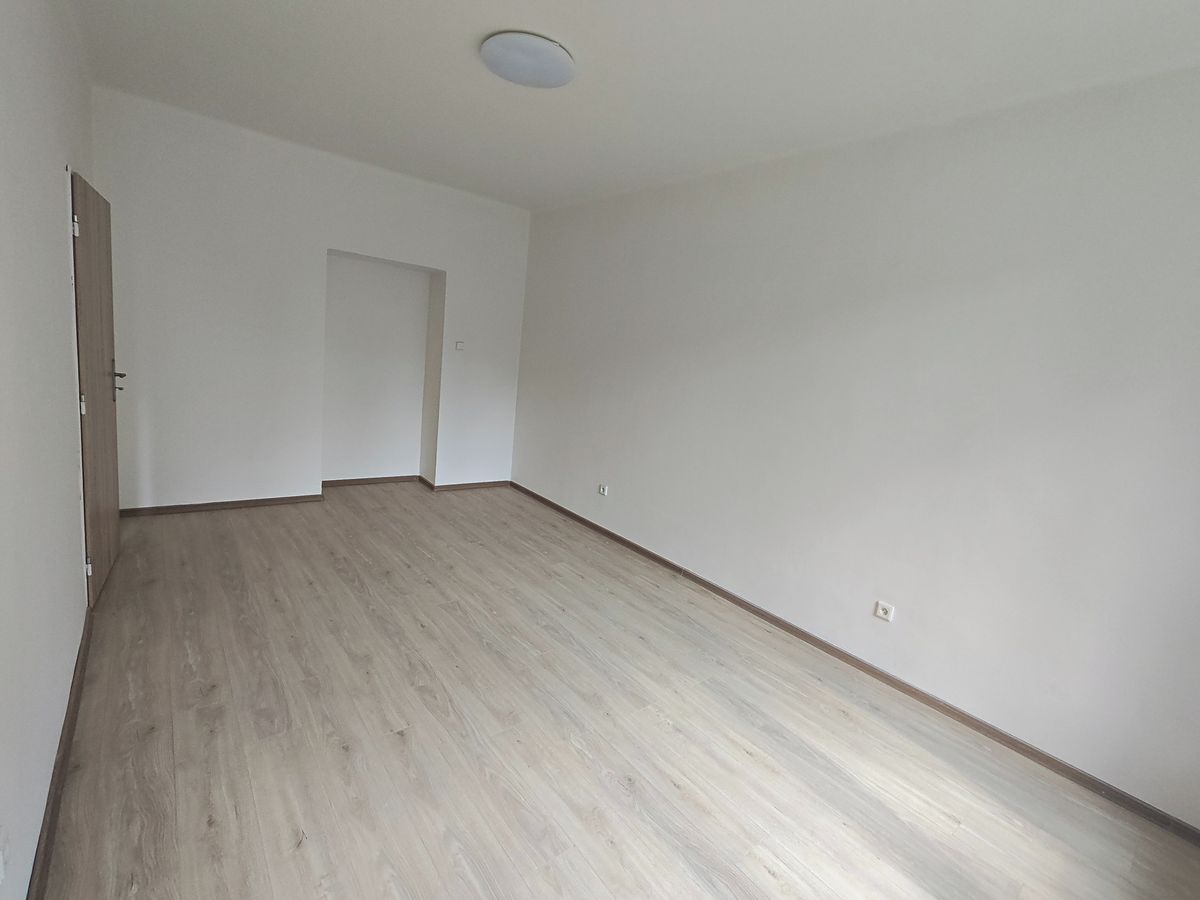 Pronájem bytu 2+kk 54 m² – fotografie 3