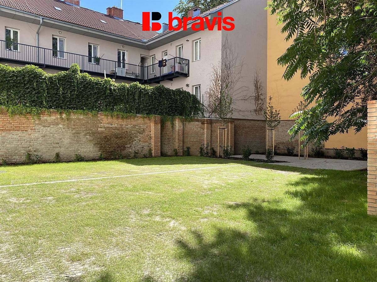 Pronájem bytu 1+kk 32 m² – fotografie 2