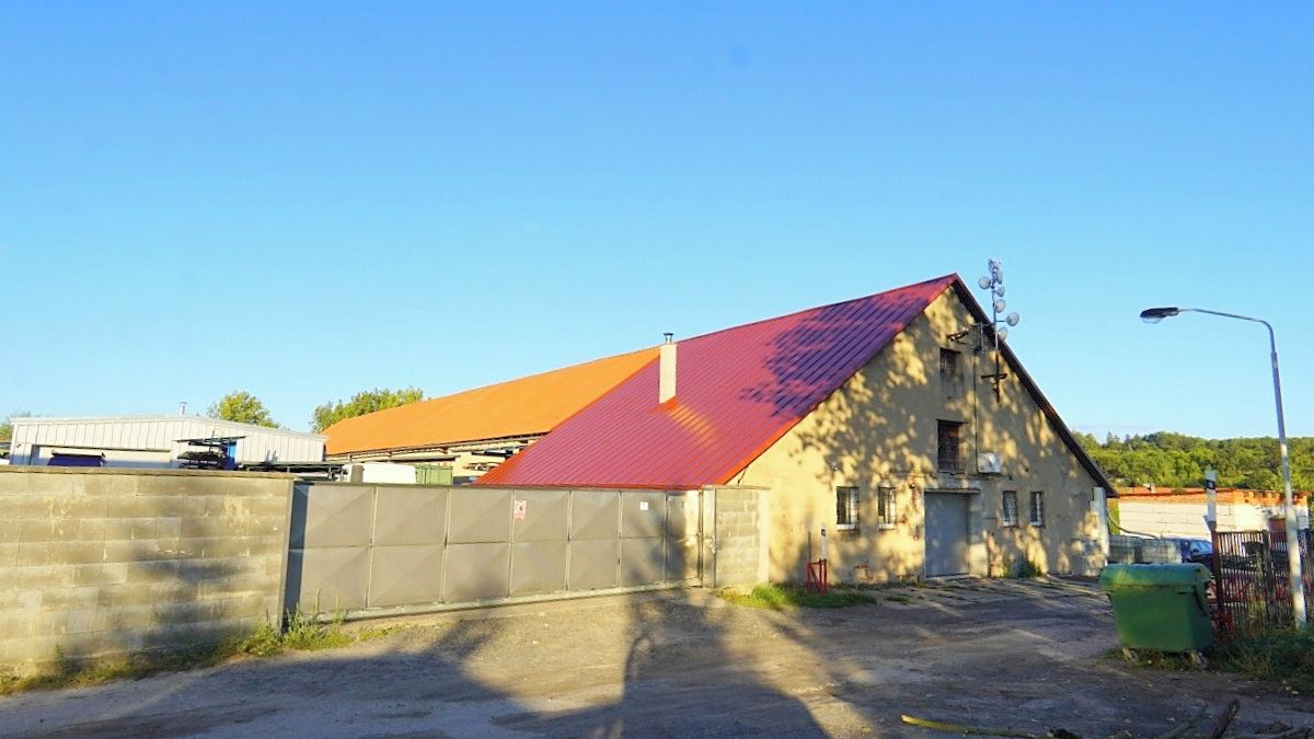 Prodej výrobní haly, prostoru 850 m²