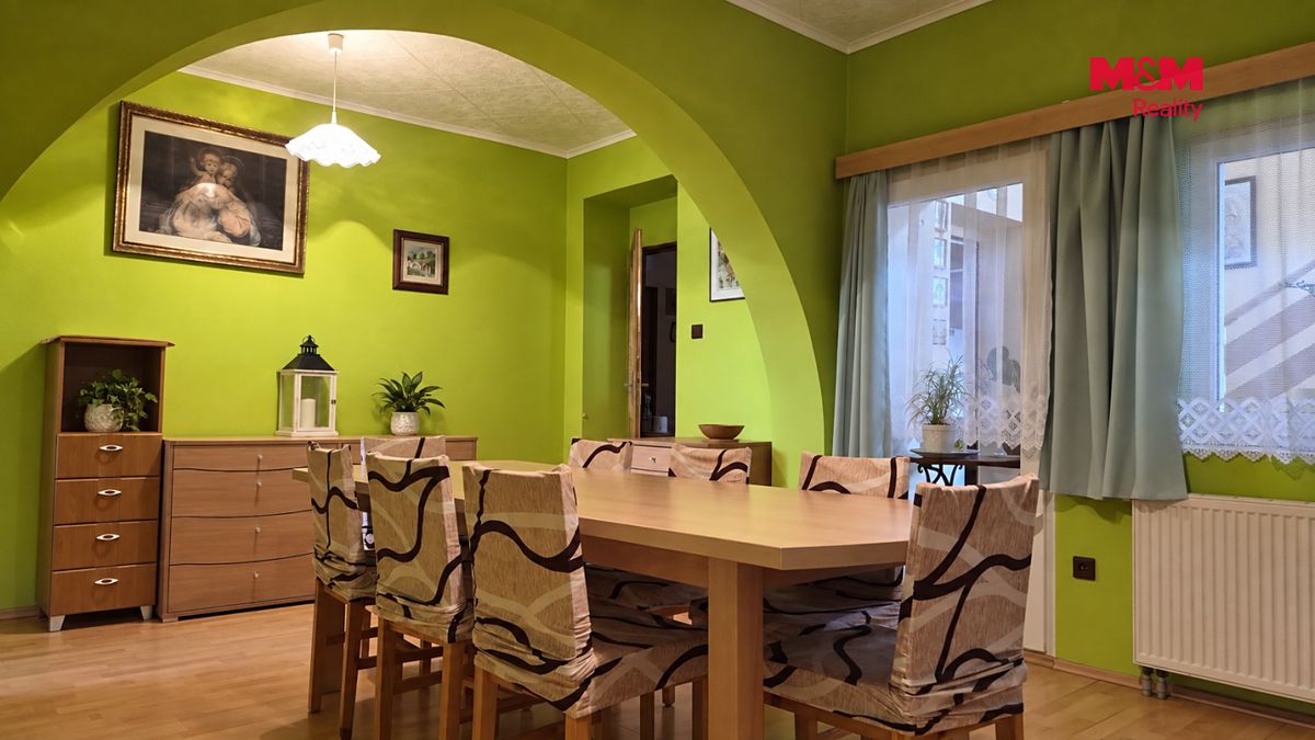 Prodej rodinného domu 235 m², pozemek 813 m² – fotografie 3