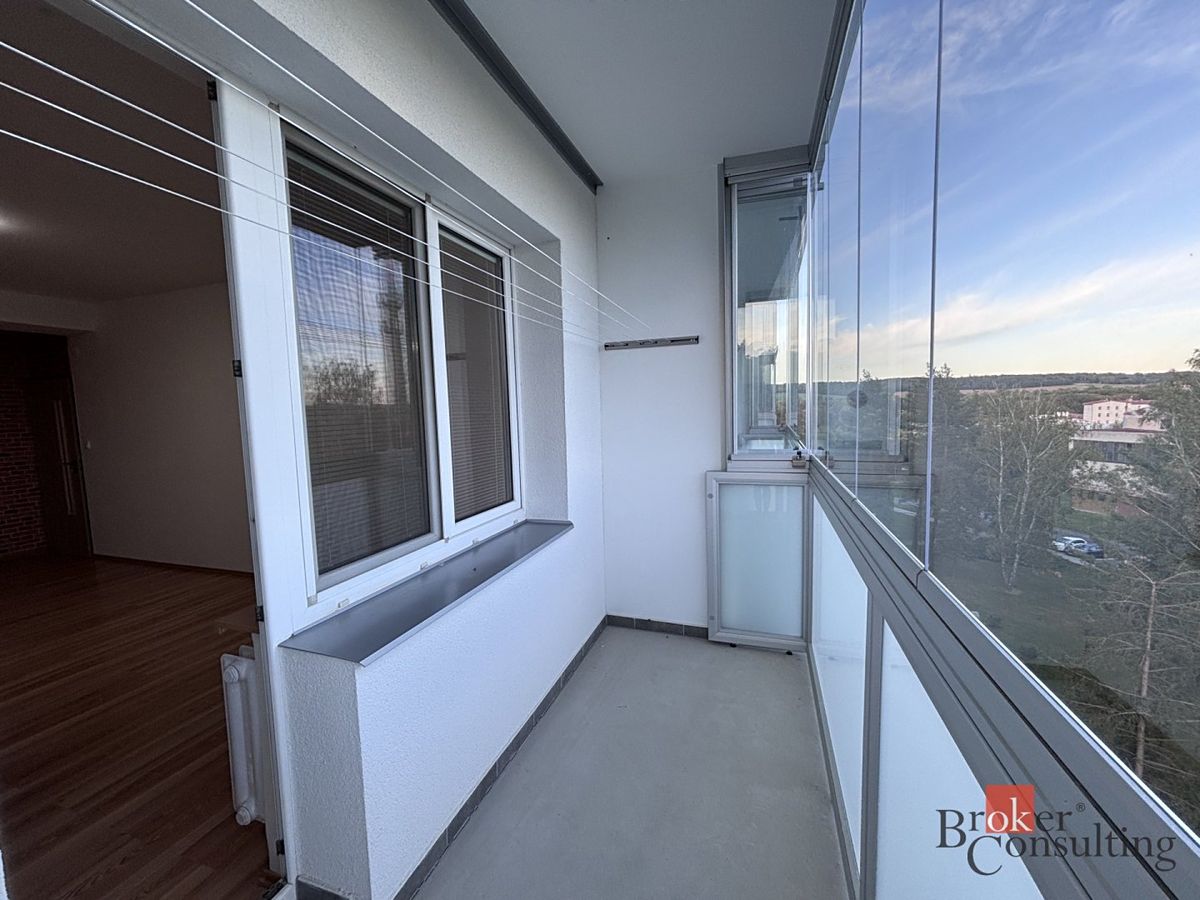 Pronájem bytu 2+1 58 m² – fotografie 4