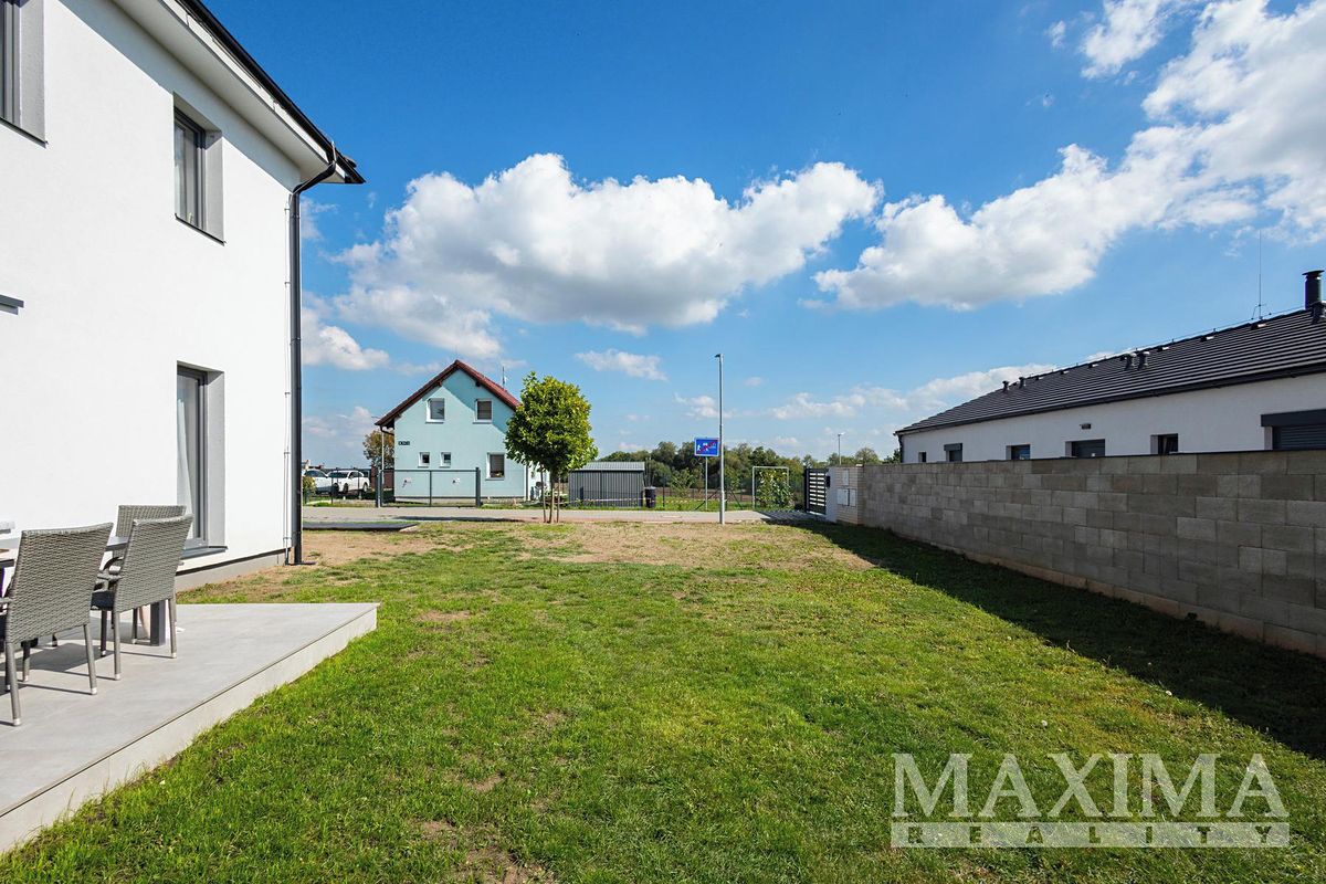 Prodej rodinného domu 198 m², pozemek 569 m² – fotografie 2