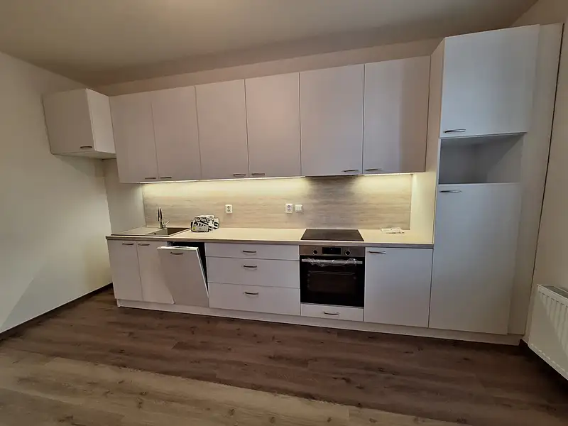 Pronájem bytu 3+kk 68 m², Kolín – náhled fotky 3