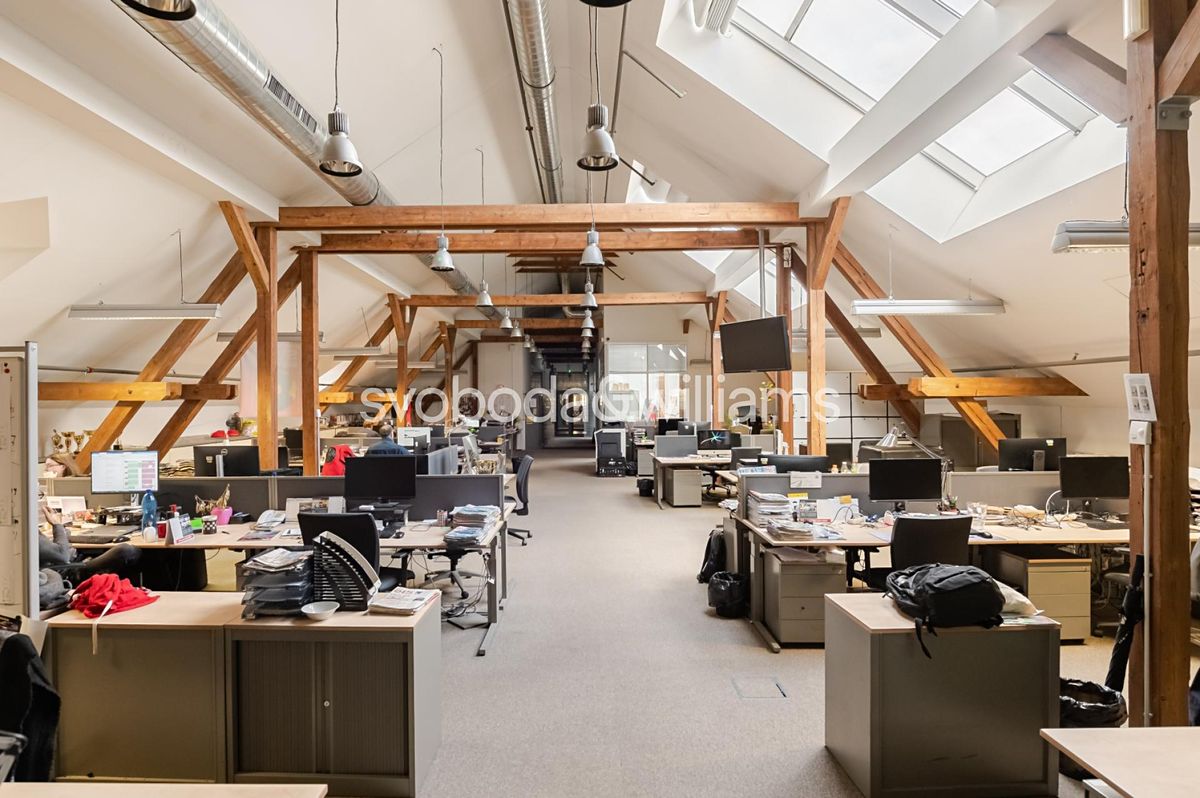 Pronájem kanceláře 2124 m² – fotografie 4