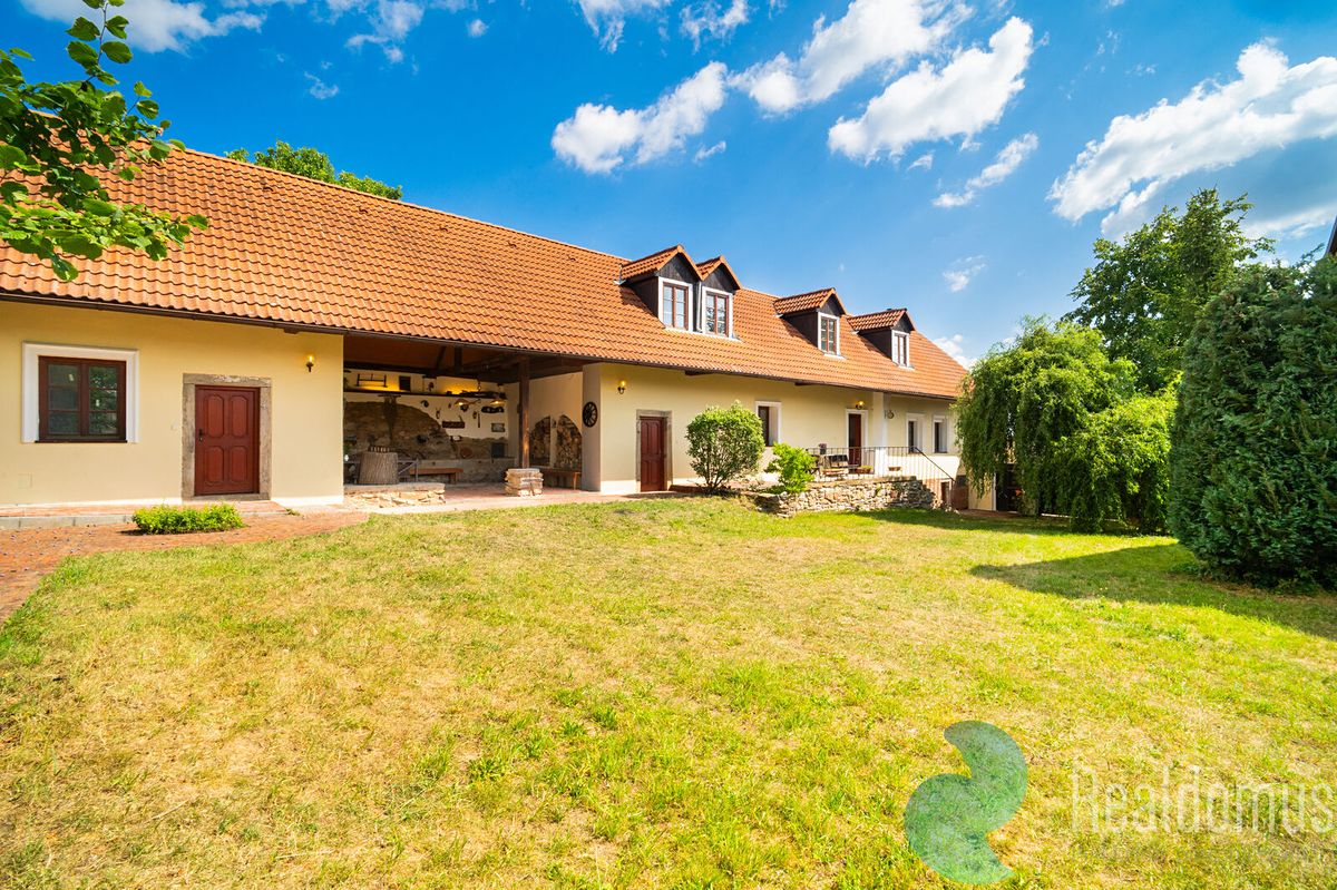 Prodej rodinného domu 180 m², pozemek 1636 m²