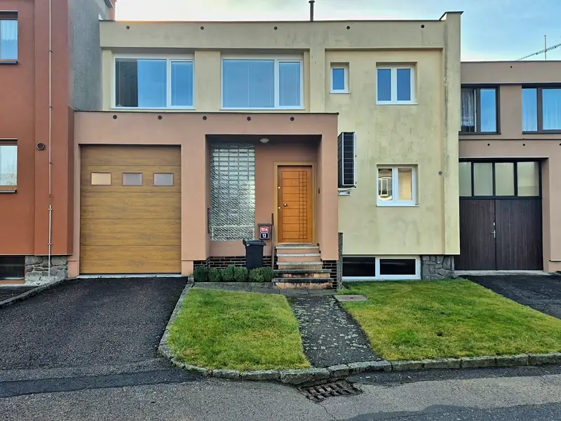 Prodej rodinného domu 280 m², pozemek 466 m², Benešov – náhled fotky 3