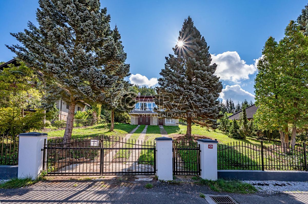 Prodej rodinného domu 165 m², pozemek 1265 m² – fotografie 2