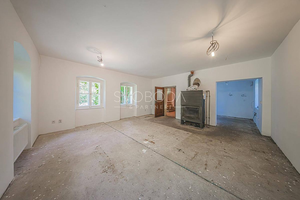 Prodej rodinného domu 300 m², pozemek 5559 m² – fotografie 4