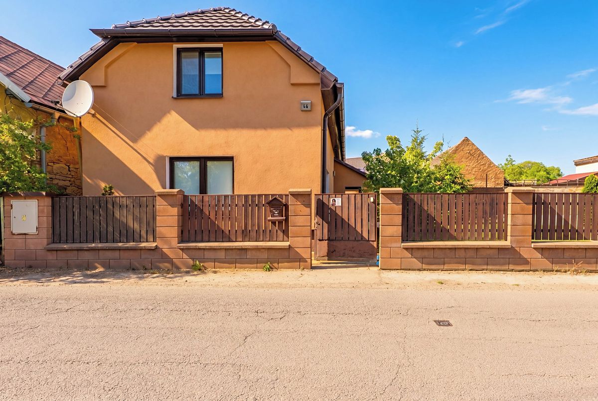 Prodej rodinného domu 160 m², pozemek 906 m² – fotografie 3