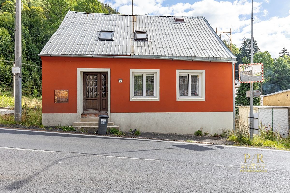 Prodej rodinného domu 196 m², pozemek 428 m² – fotografie 2