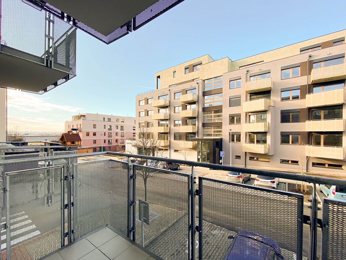Pronájem bytu 1+kk 38 m² – fotografie 4