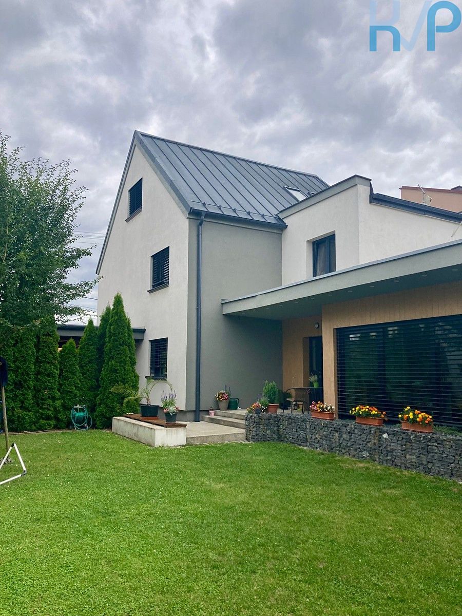 Prodej rodinného domu 305 m², pozemek 595 m² – fotografie 4