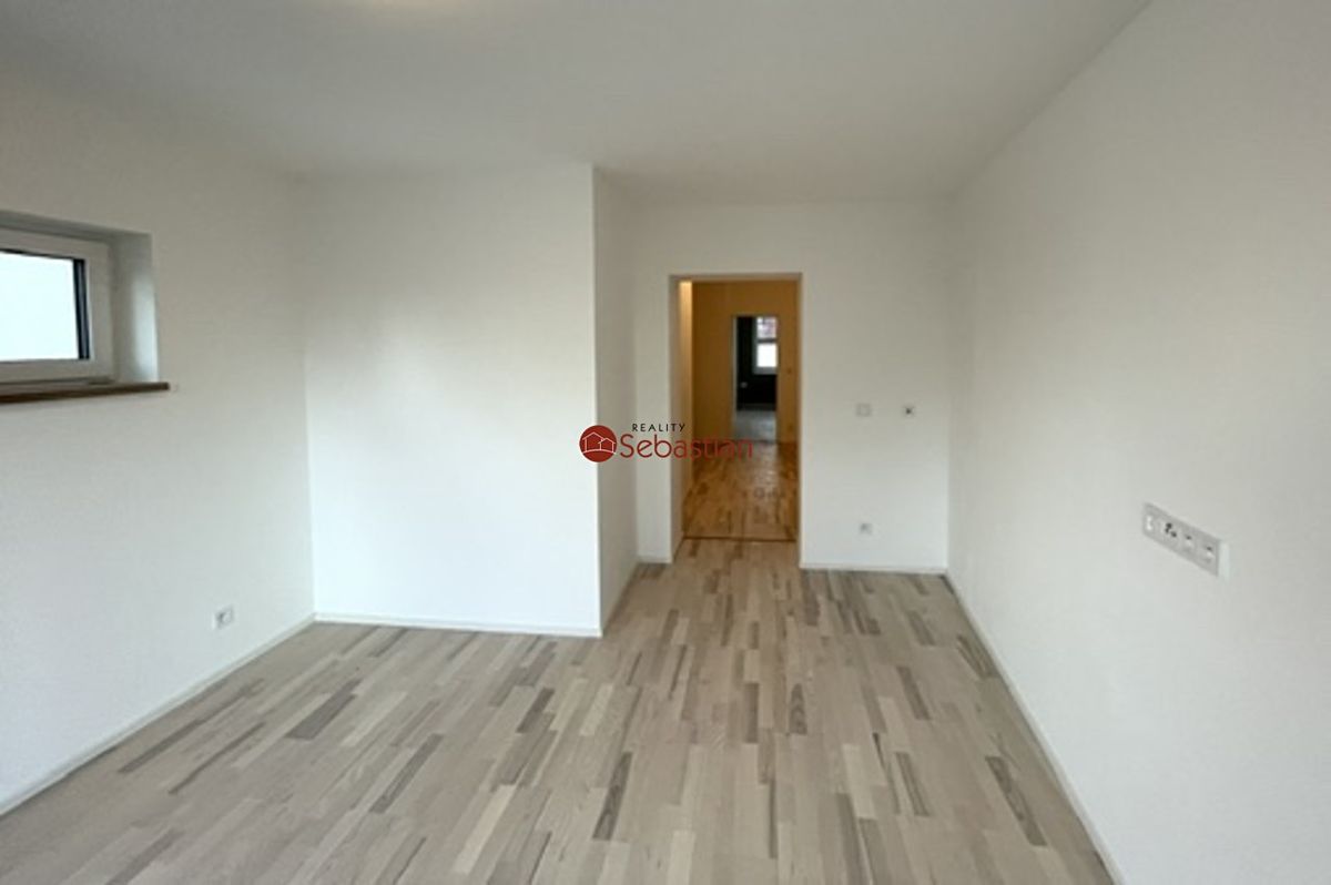 Pronájem bytu 2+1 43 m² – fotografie 3