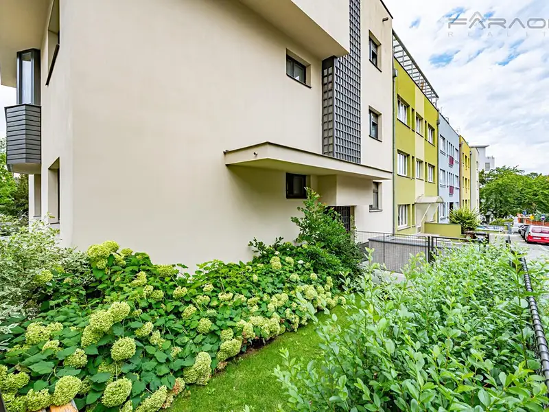 Pronájem bytu 2+kk 72 m², Praha – náhled fotky 3