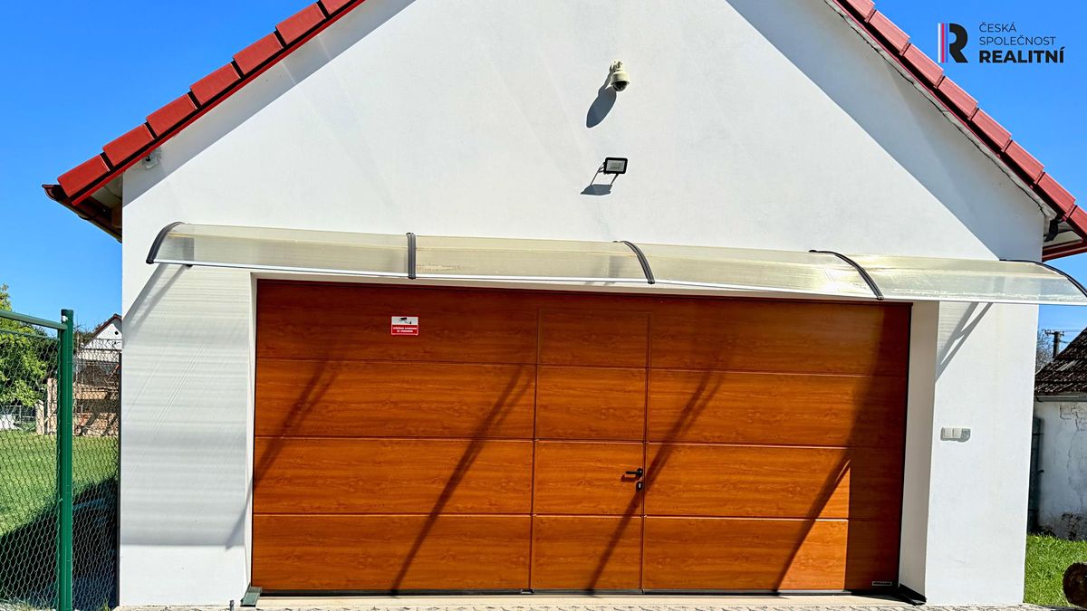 Prodej rodinného domu 212 m², pozemek 869 m² – fotografie 4